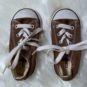 💎Brown converse toddler low top shoes size 5
